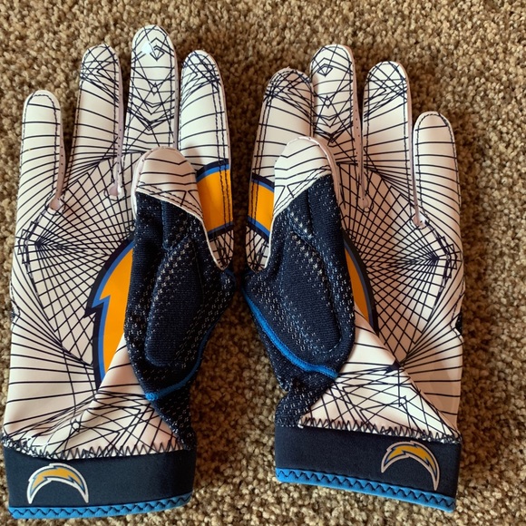 Nike Men’s Football Gloves - Picture 2 of 4